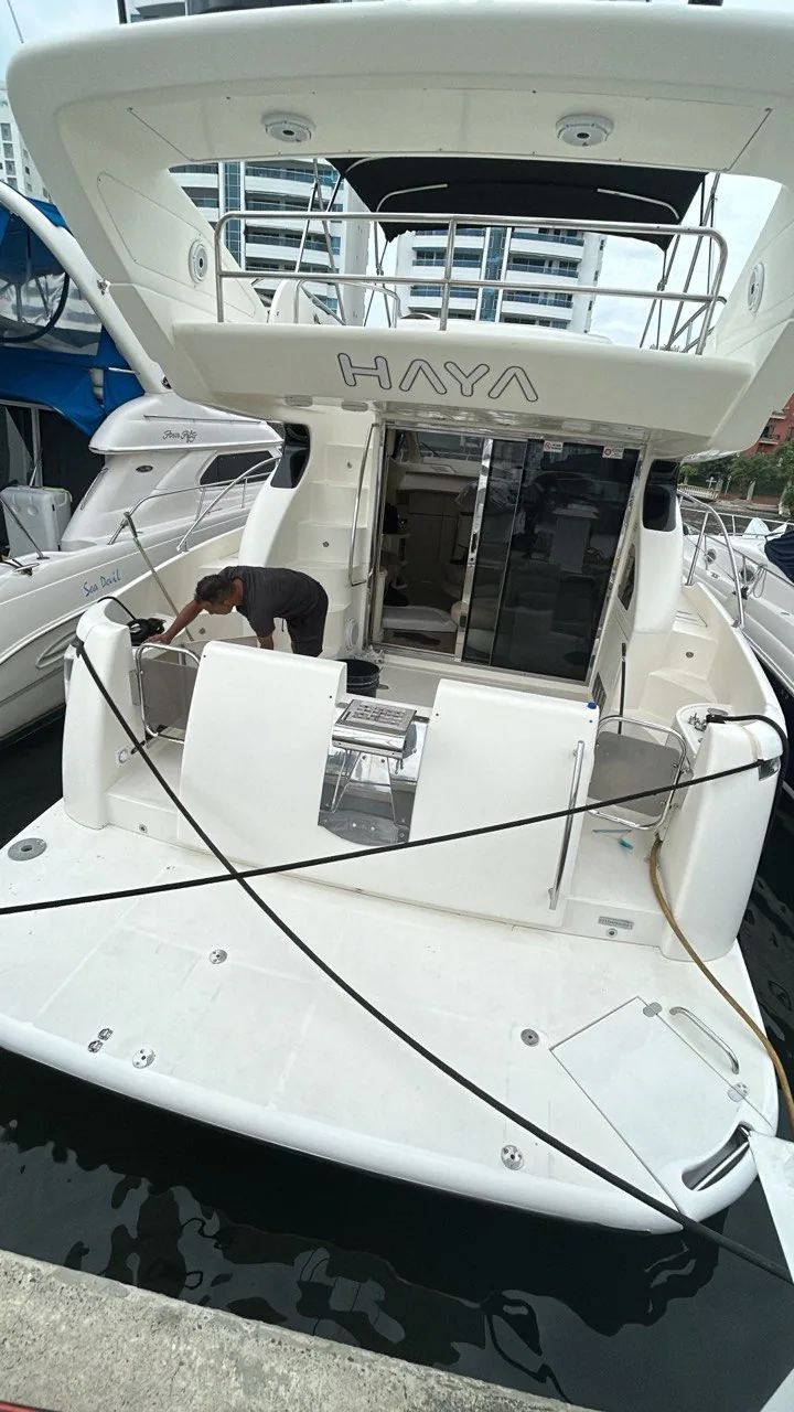 Plataforma de popa del yate HAYA antes de instalar la cubierta foam deck