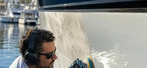 Pulido de gelcoat en yate y velero en Cartagena Colombia
